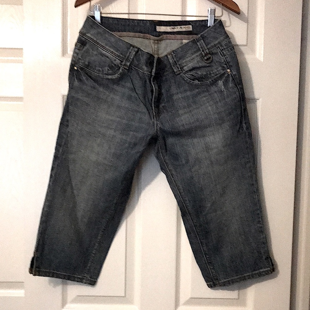 Stylish Denim Capri Jeans
